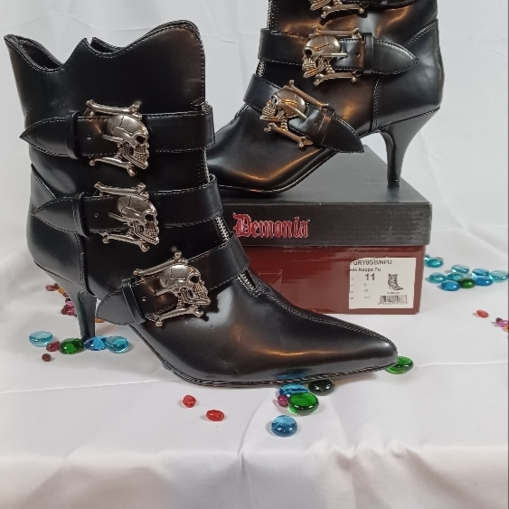 Nwt Demonia Black Women's Skull Buckle Ankle Boots